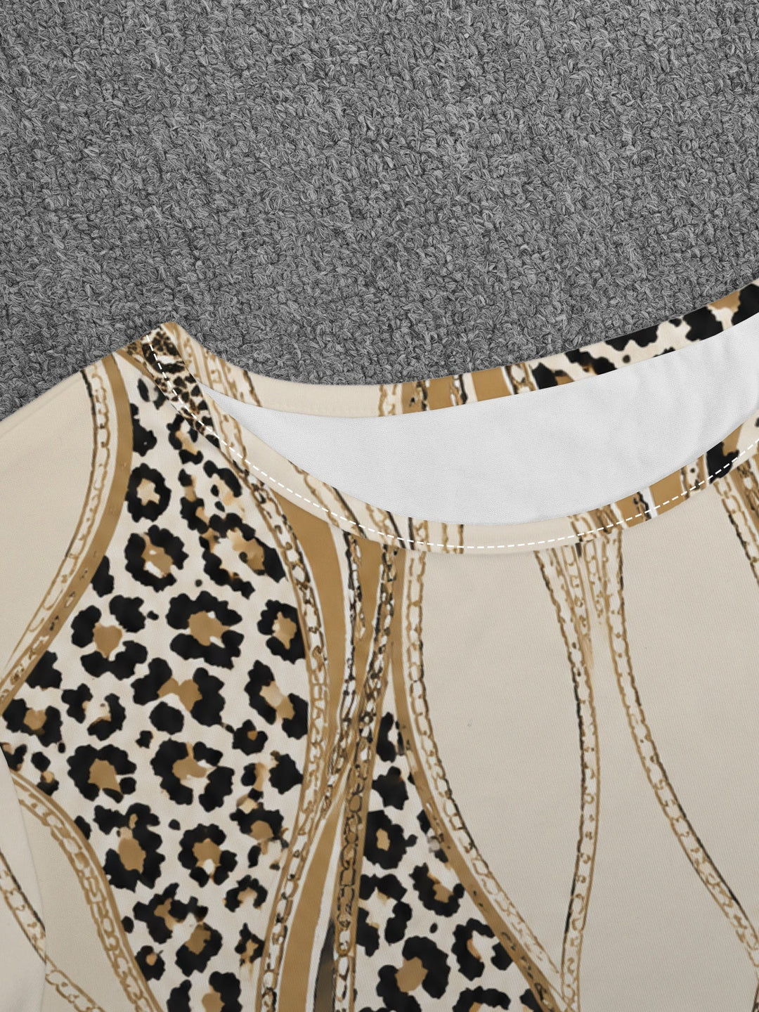 Elaren – Stampa Leopardata a Catena in Jersey T-shirt