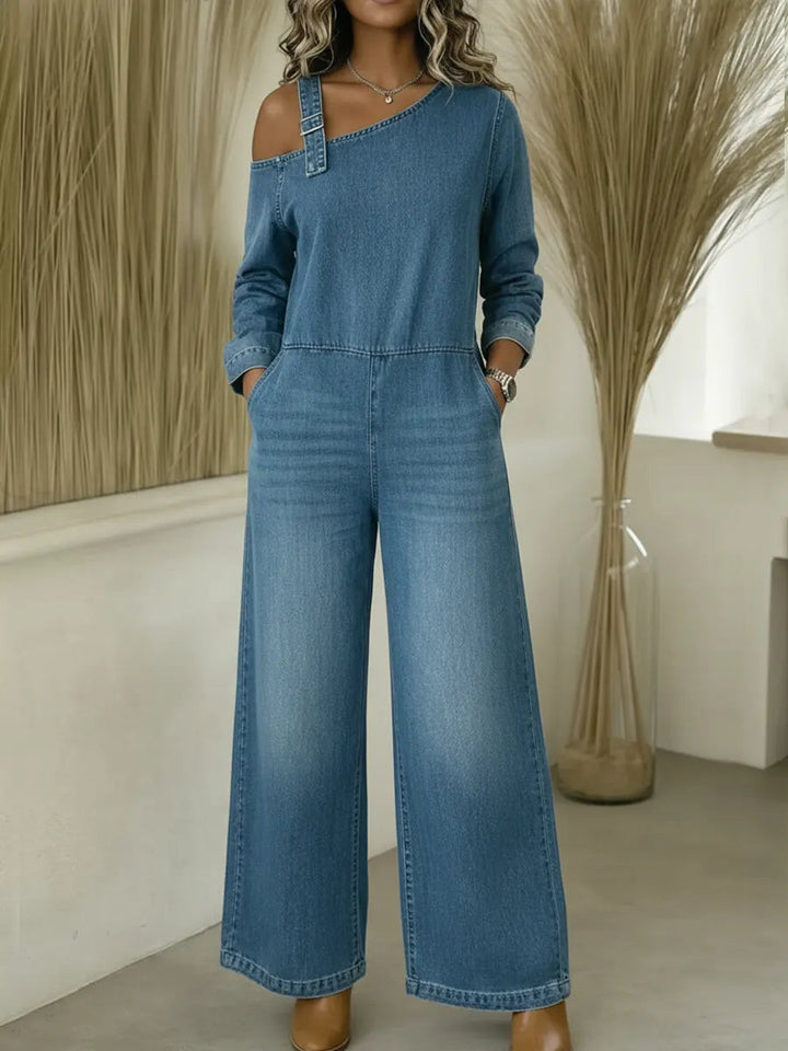 Lyrane – Scollatura Bardot in Denim Salopette