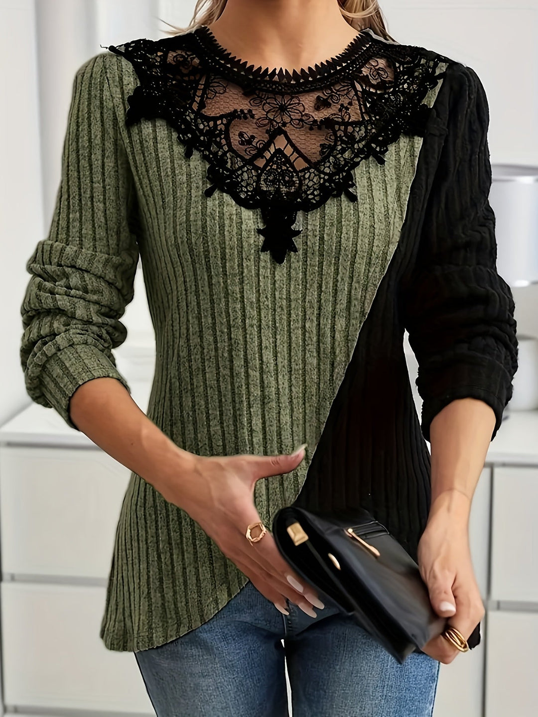 Rilena – Con Pizzo a Contrasto in Maglia Maglione