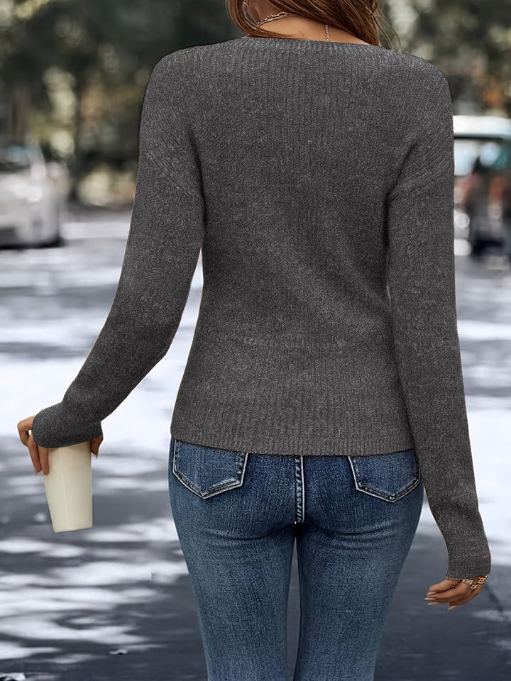 Alvessa – Scollo a V con Perle in Maglia Top