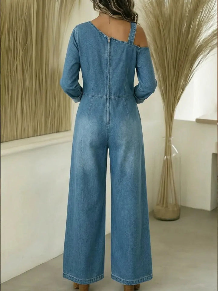 Lyrane – Scollatura Bardot in Denim Salopette