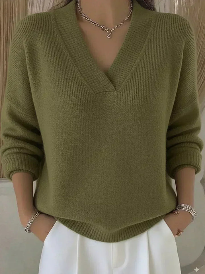 Vesara – Scollo a V Profondo in Maglia Fine, Maglione