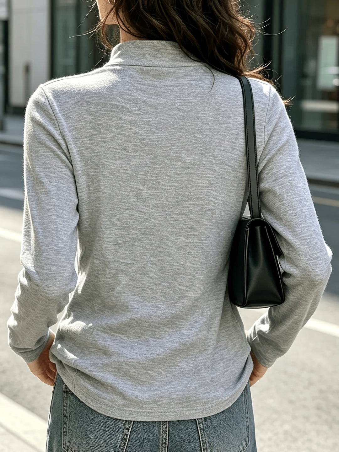 Selara – A Maniche Lunghe con Collo Alto in Maglia Stretch, T-Shirt