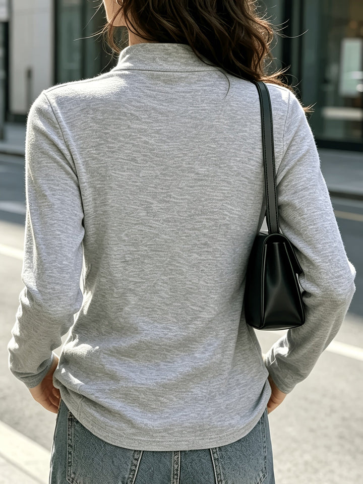 Selara – A Maniche Lunghe con Collo Alto in Maglia Stretch, T-Shirt